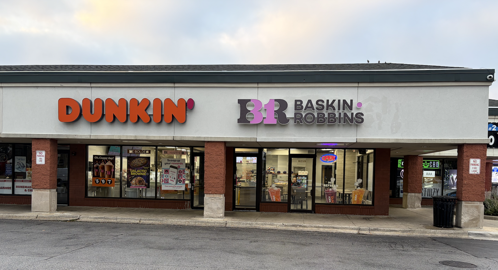 Dunkin' Baskin - River Grove logo