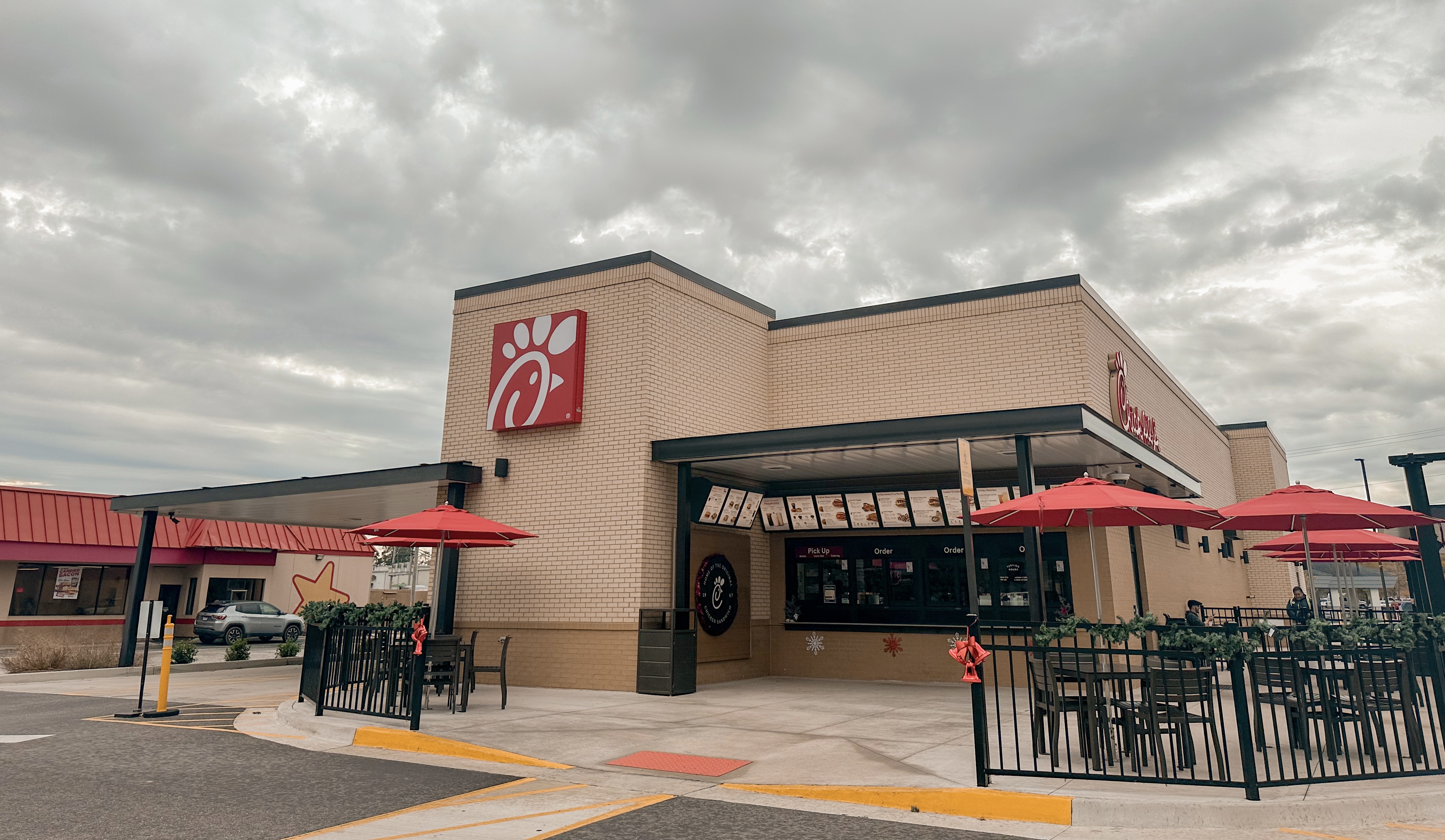 Chick-fil-A Roberts Ave DTO logo