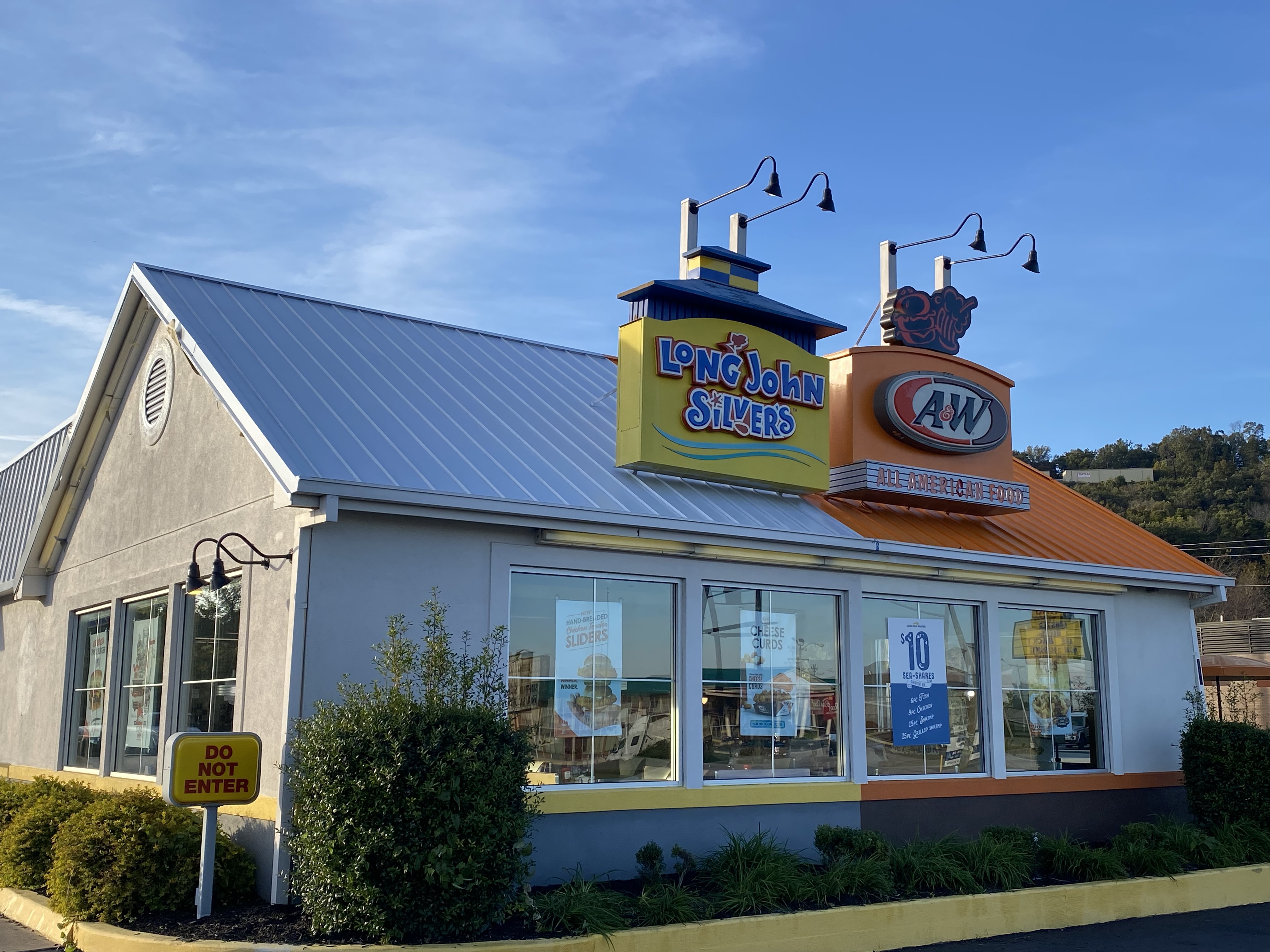 Long John's Silvers/A&W Cave City logo